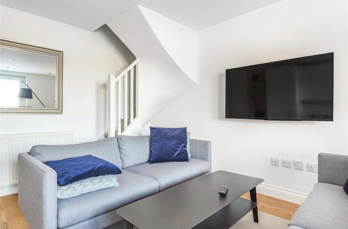 No.1 Universal House - Double Bedroom Apartment *