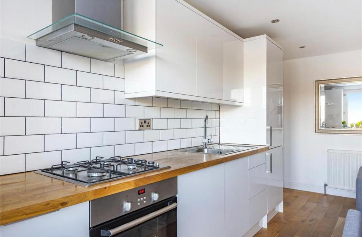 No.1 Universal House - Double Bedroom Apartment Bromley